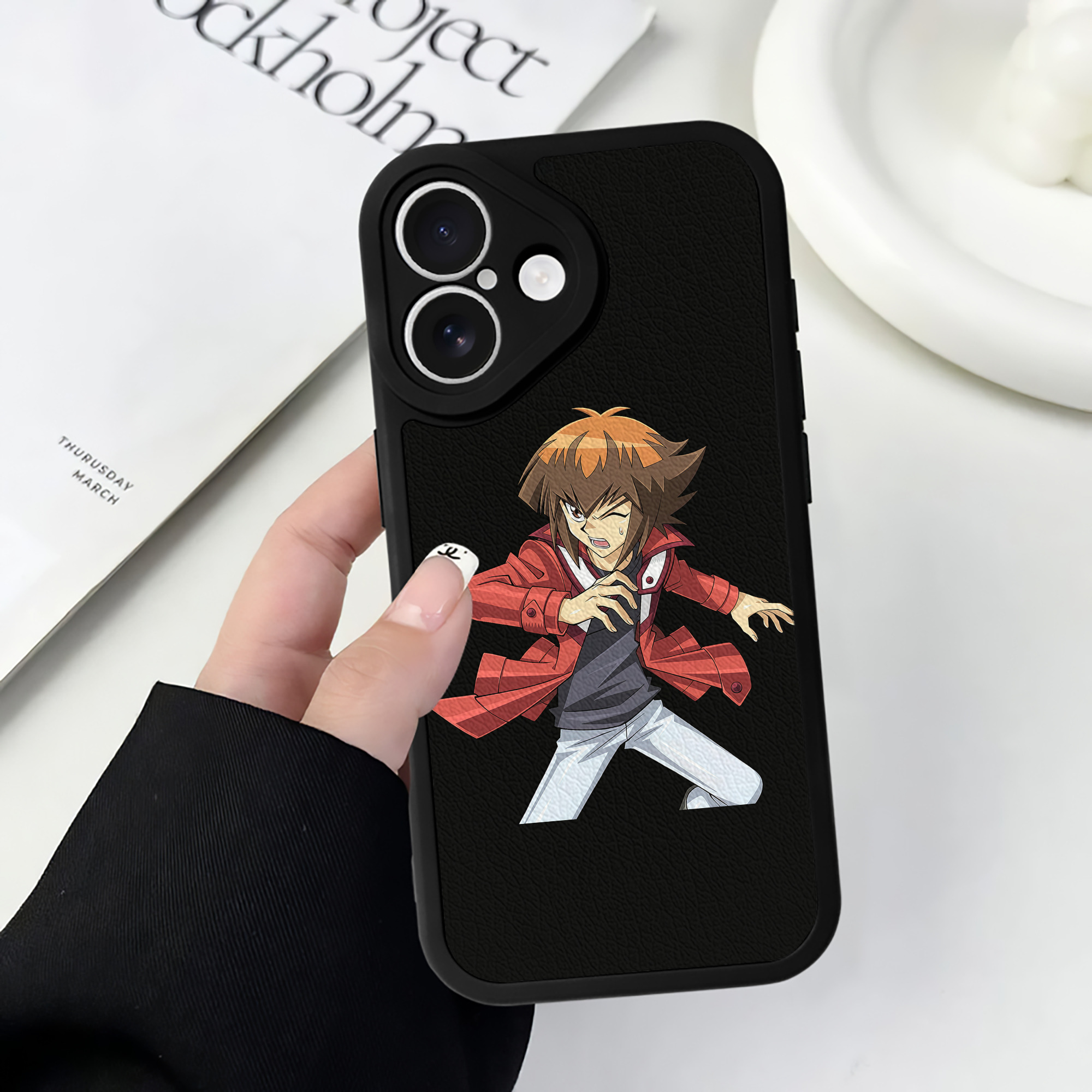 （画像用） 遊☆戯☆王 Yu-Gi-Oh! 【iPhone 16シリーズ対応】シリコンスマホケース（レザー調） 材質：シリコン